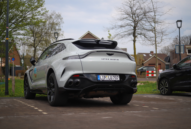 Aston Martin DBX707