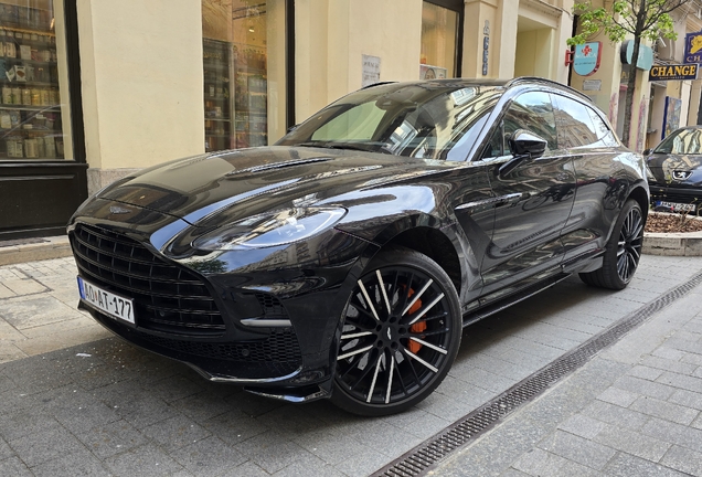 Aston Martin DBX707