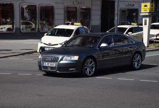 Audi S8 D3
