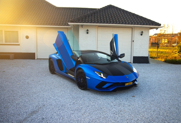 Lamborghini Aventador S LP740-4