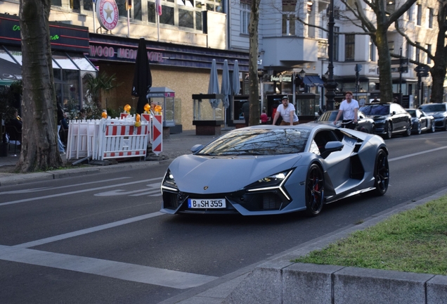 Lamborghini Revuelto