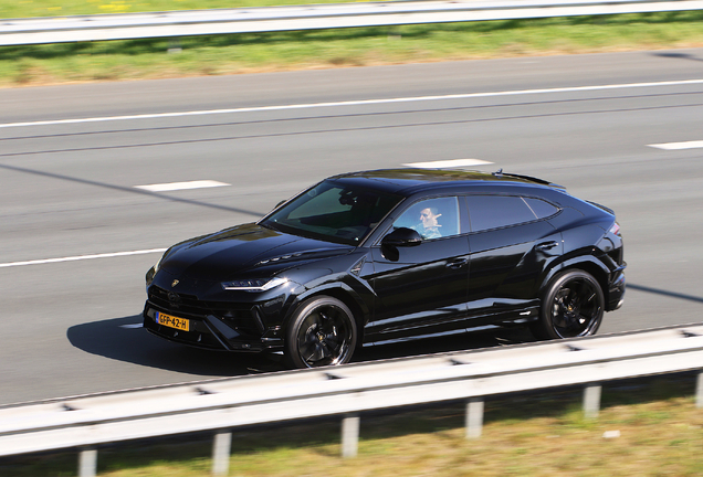 Lamborghini Urus S