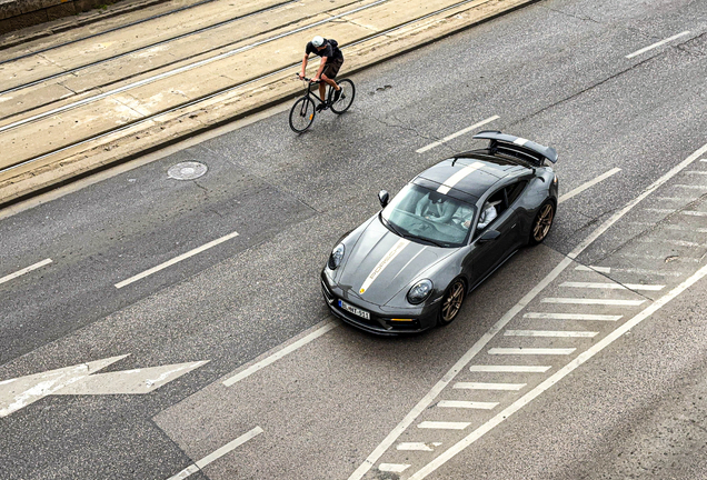 Porsche 992 Carrera 4 GTS