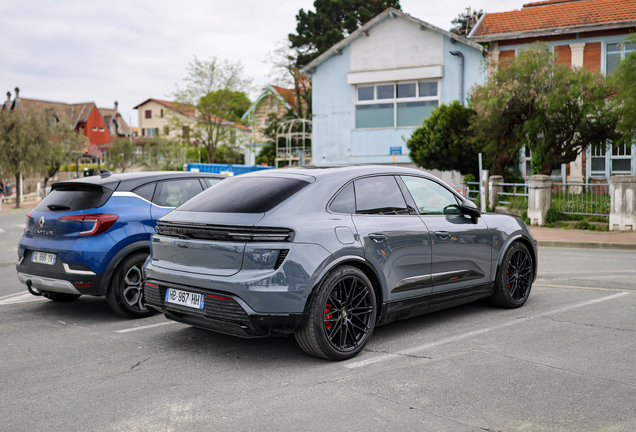 Porsche Macan EV Turbo