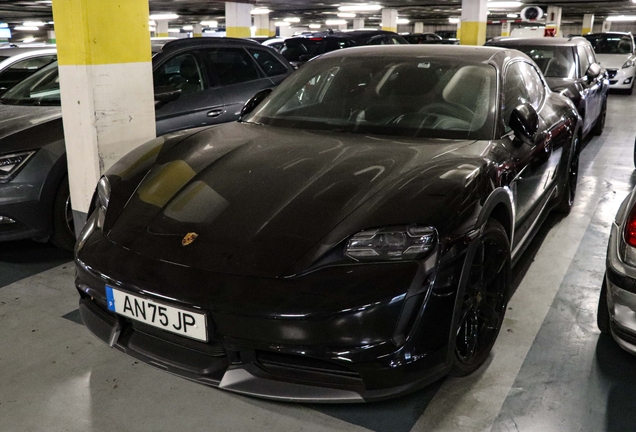 Porsche Taycan Turbo Cross Turismo