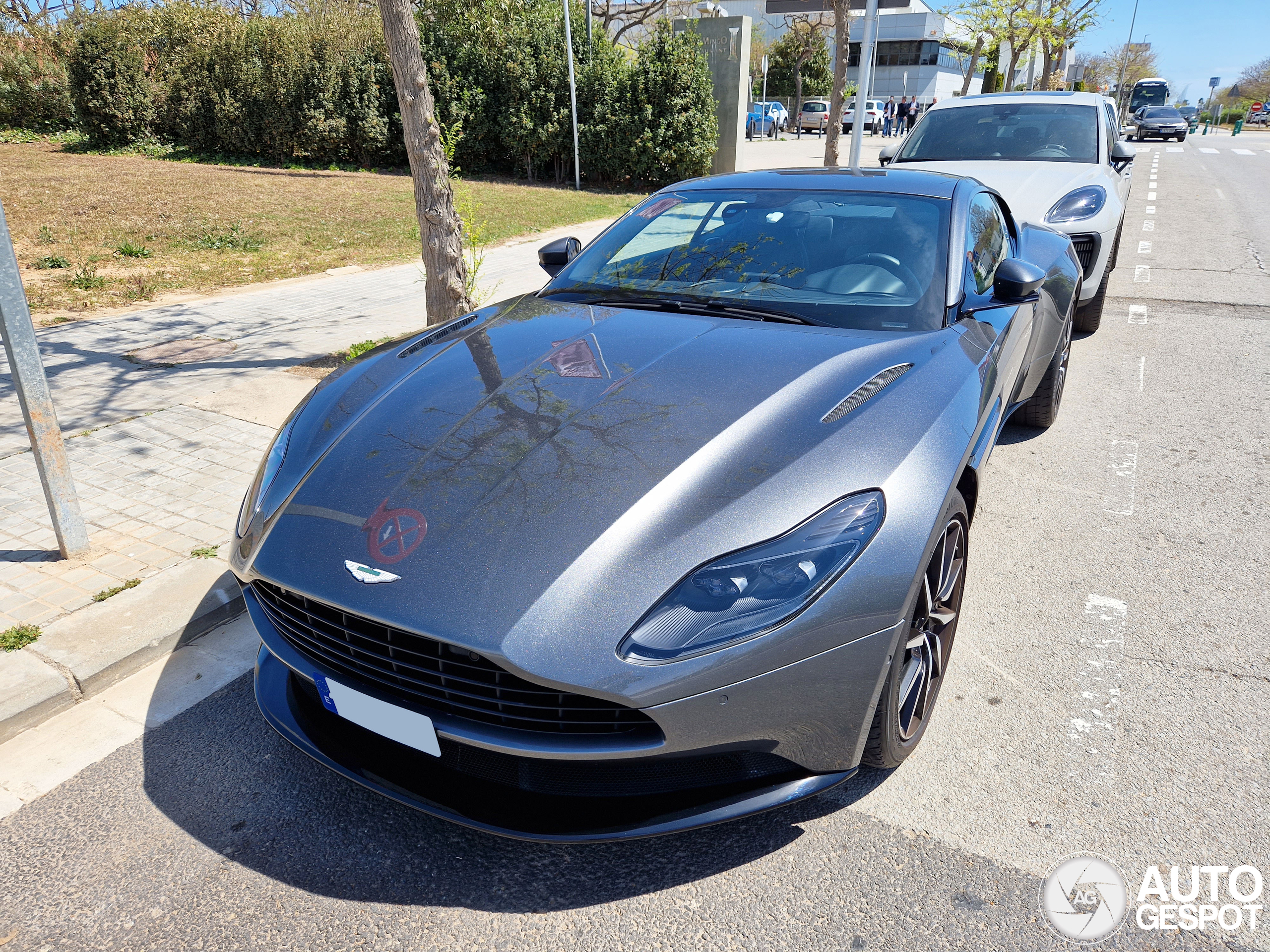 Aston Martin DB11 V8