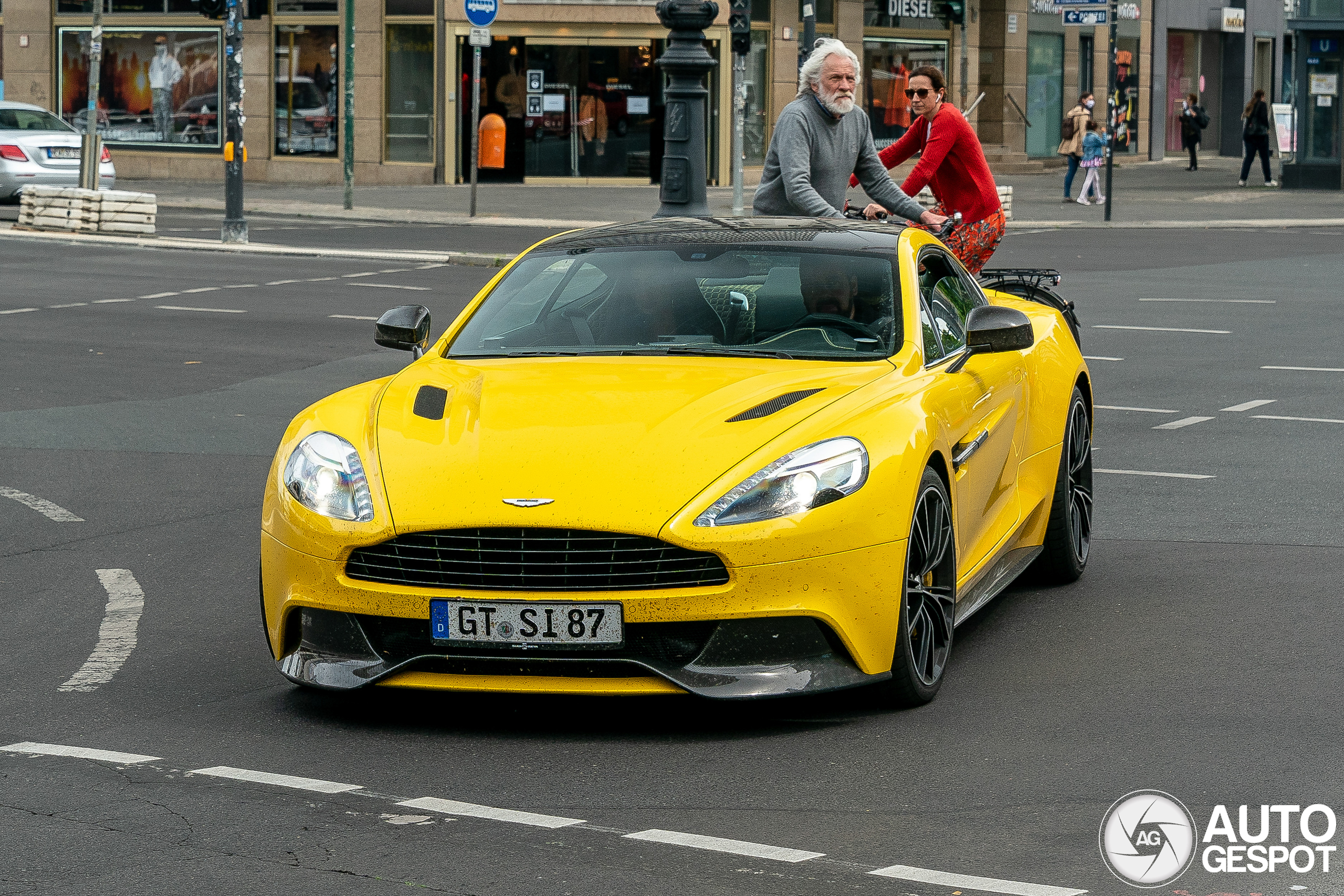 Aston Martin Vanquish 2013