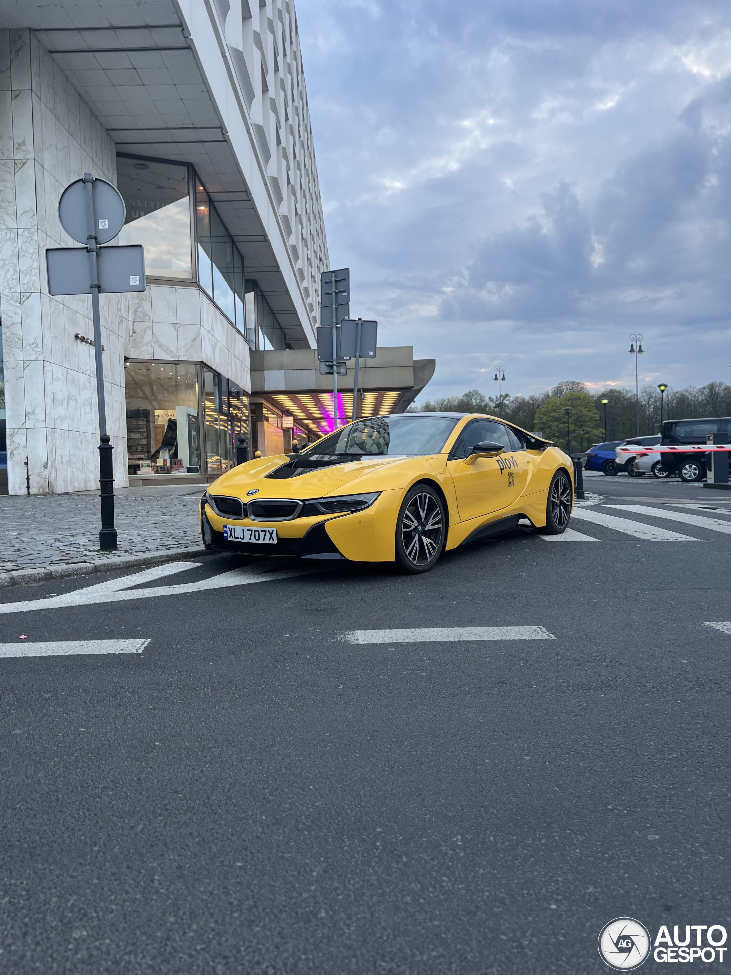 BMW i8
