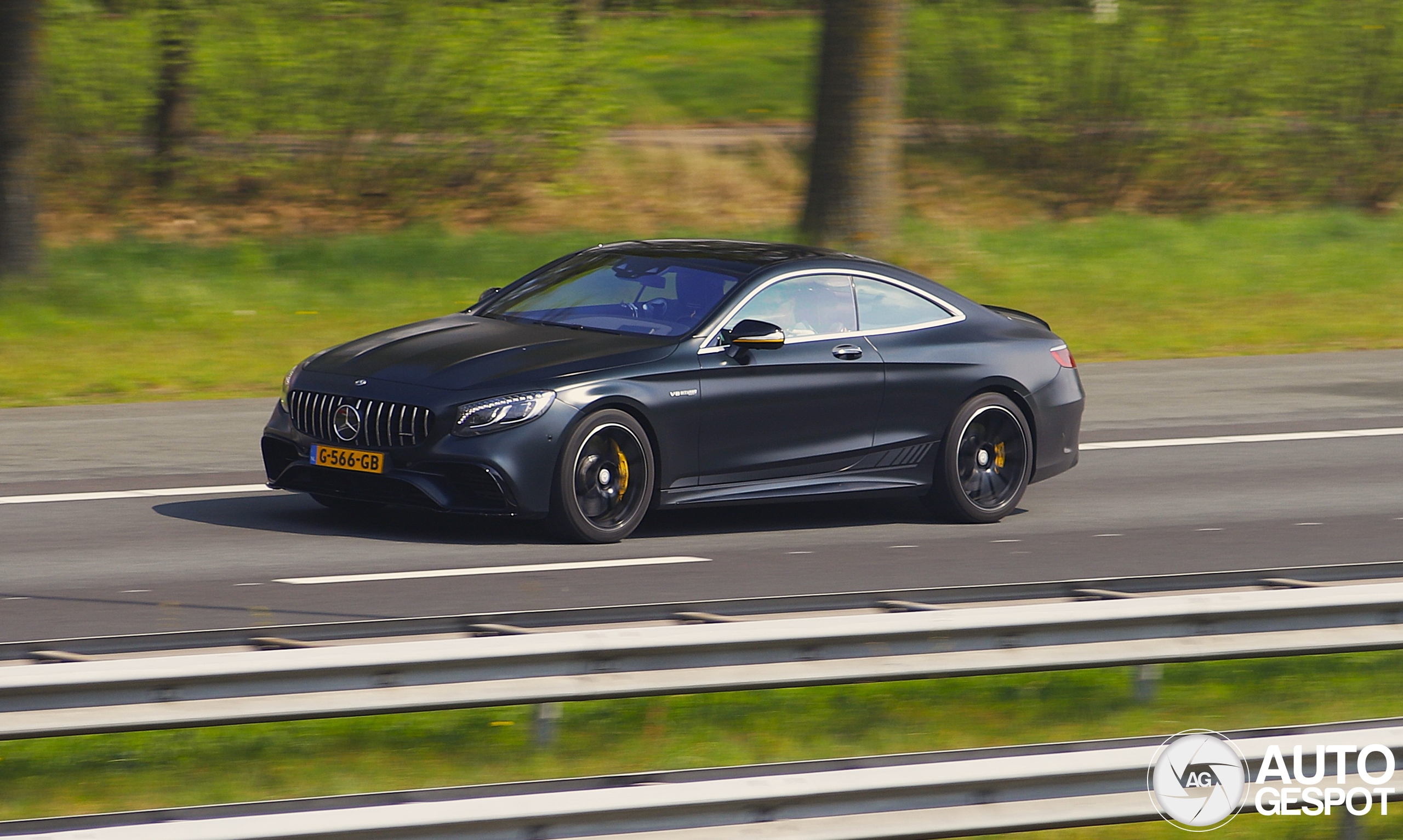 Mercedes-AMG S 63 Coupé C217 2018 Yellow Night Edition
