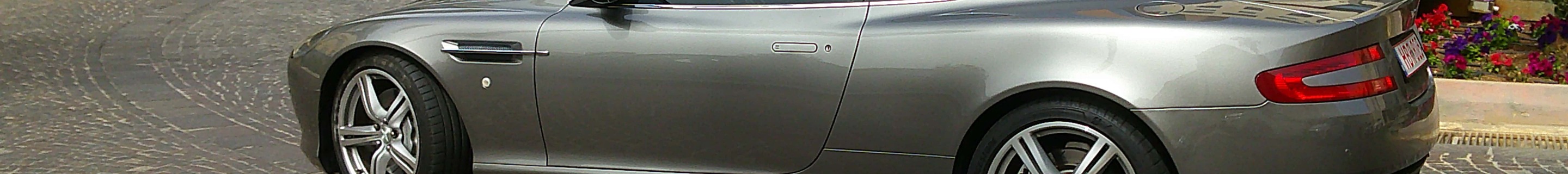 Aston Martin DB9