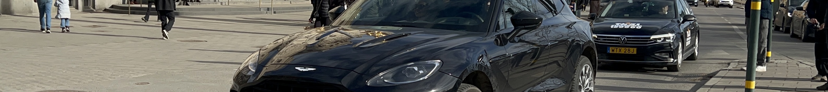 Aston Martin DBX707