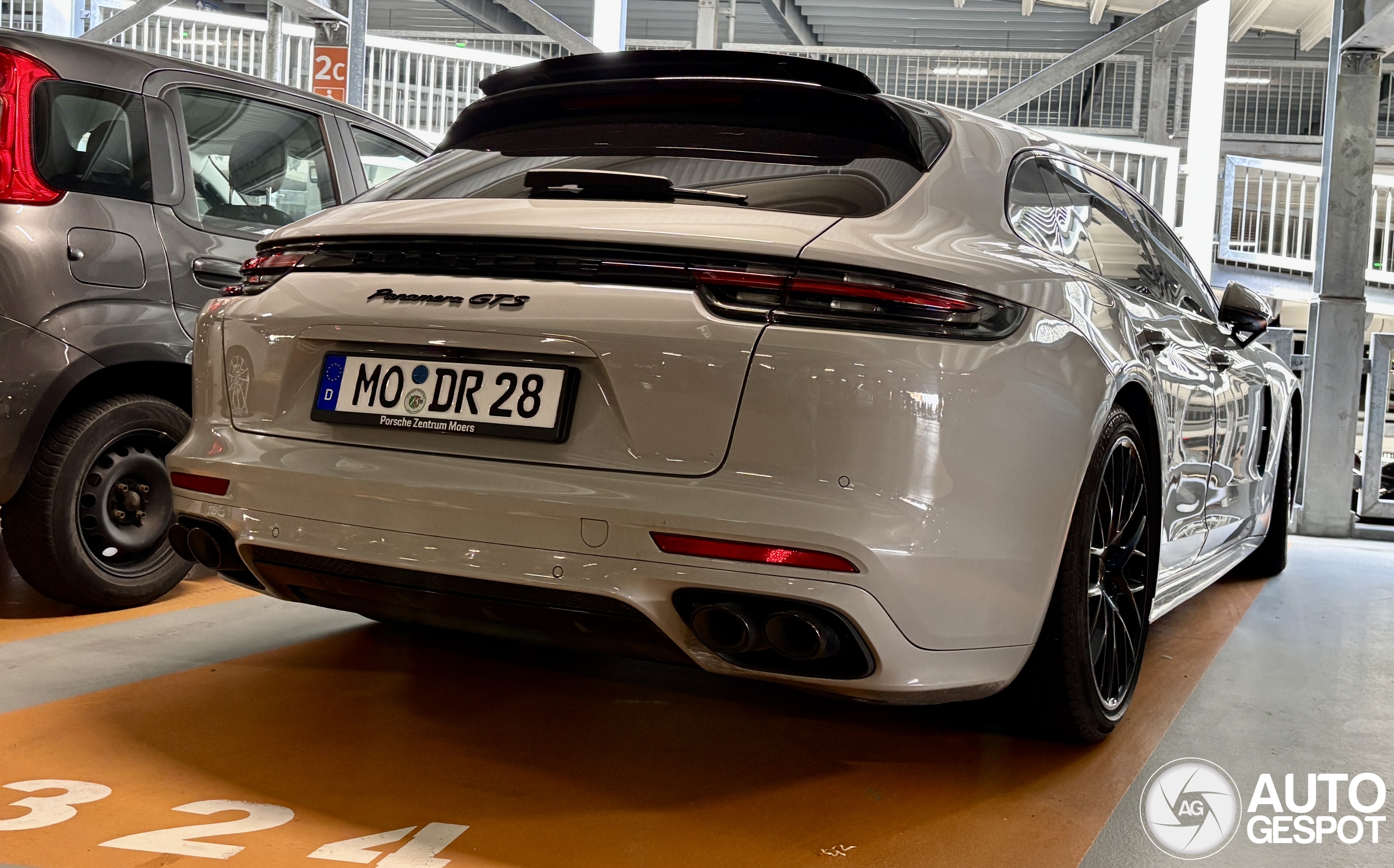 Porsche 971 Panamera GTS Sport Turismo