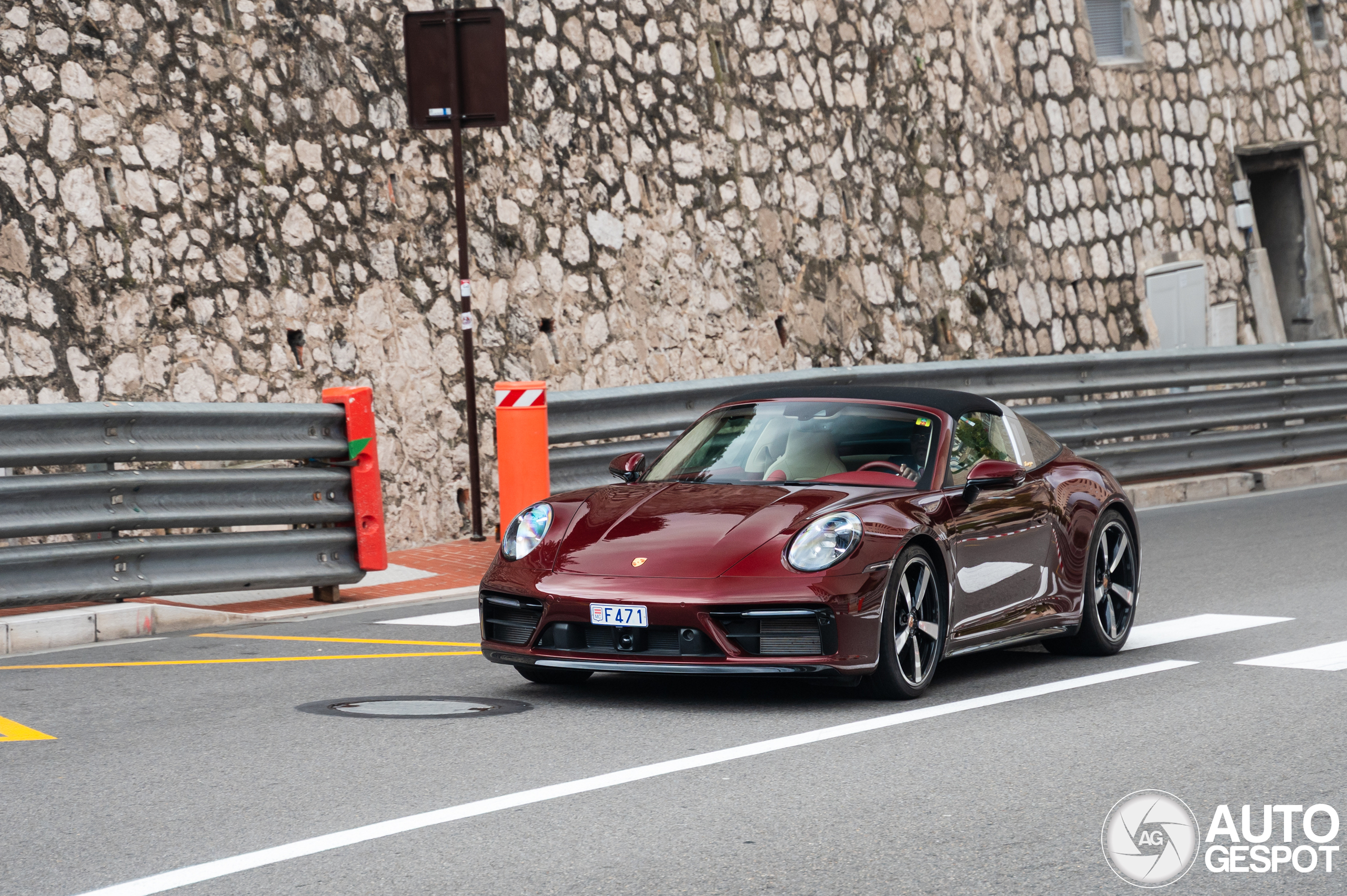 Porsche 992 Targa 4S Heritage Design Edition