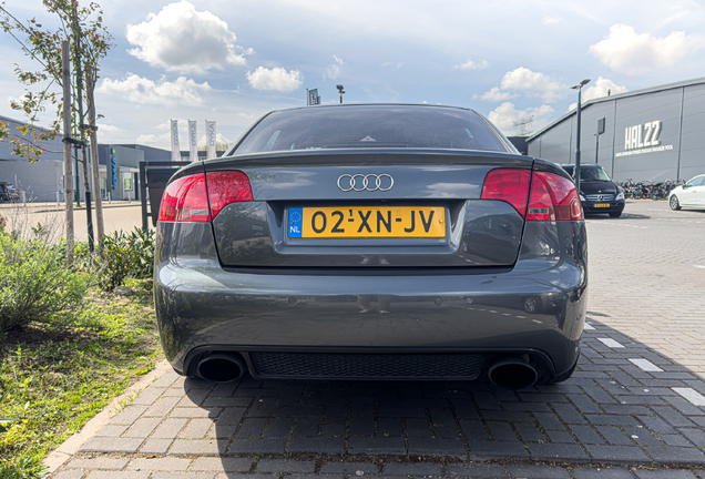 Audi RS4 Sedan