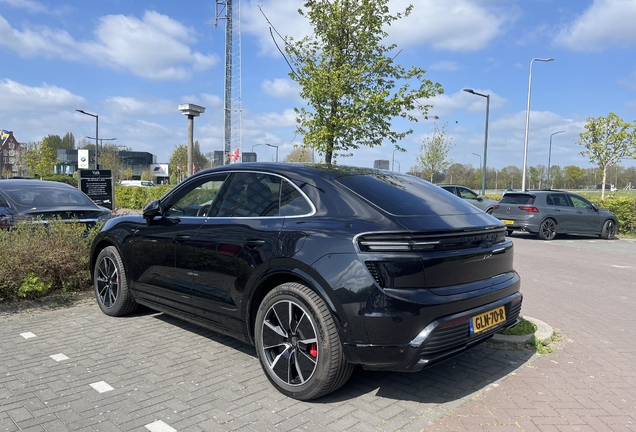 Porsche Macan EV Turbo