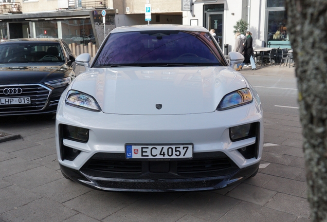 Porsche Macan EV Turbo