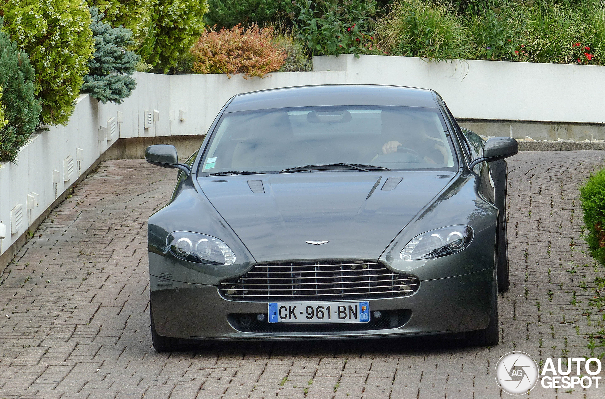 Aston Martin V8 Vantage