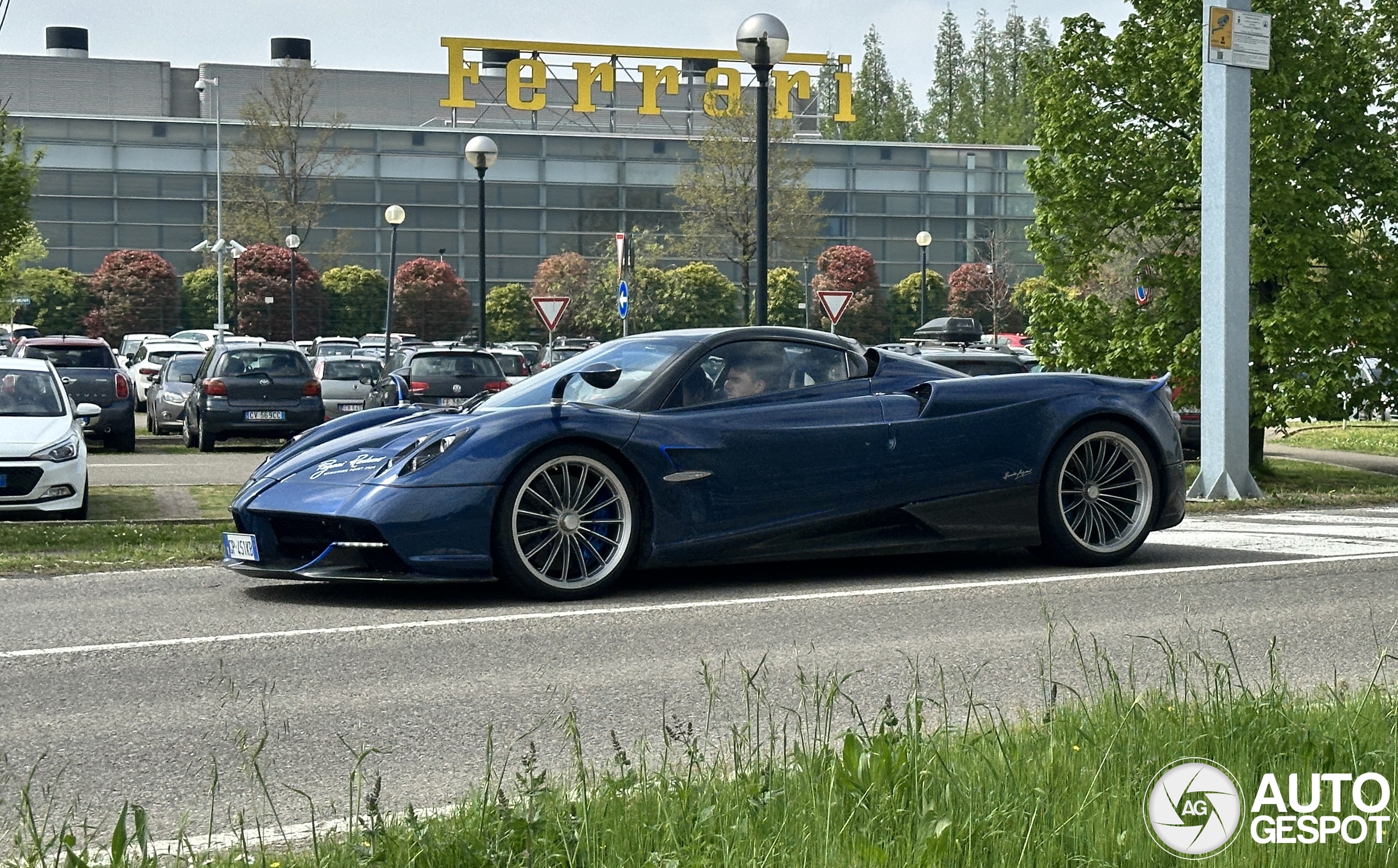 Pagani Huayra Roadster