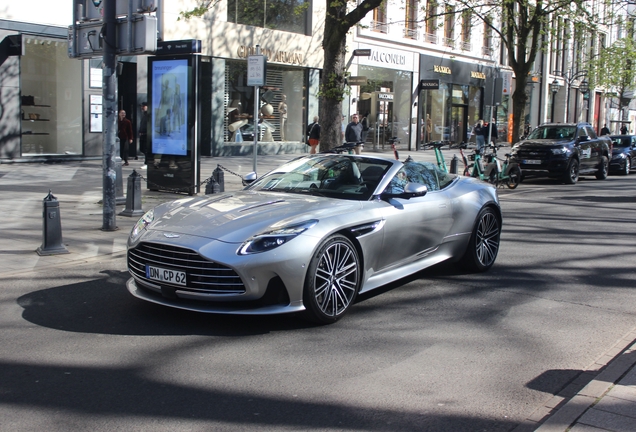 Aston Martin DB12 Volante