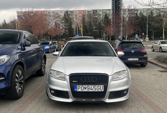 Audi RS4 Sedan