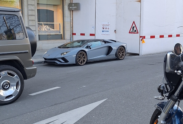 Lamborghini Aventador LP780-4 Ultimae Roadster