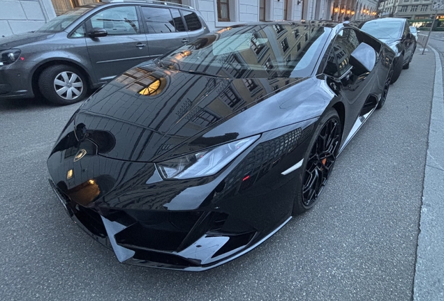 Lamborghini Huracán LP640-4 EVO