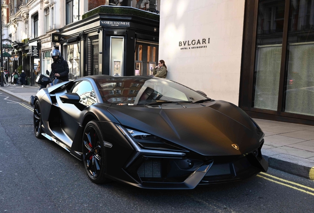 Lamborghini Revuelto