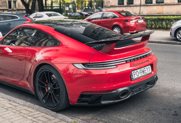 Porsche 992 Carrera 4 GTS