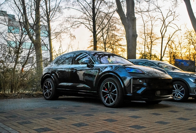 Porsche Macan EV Turbo
