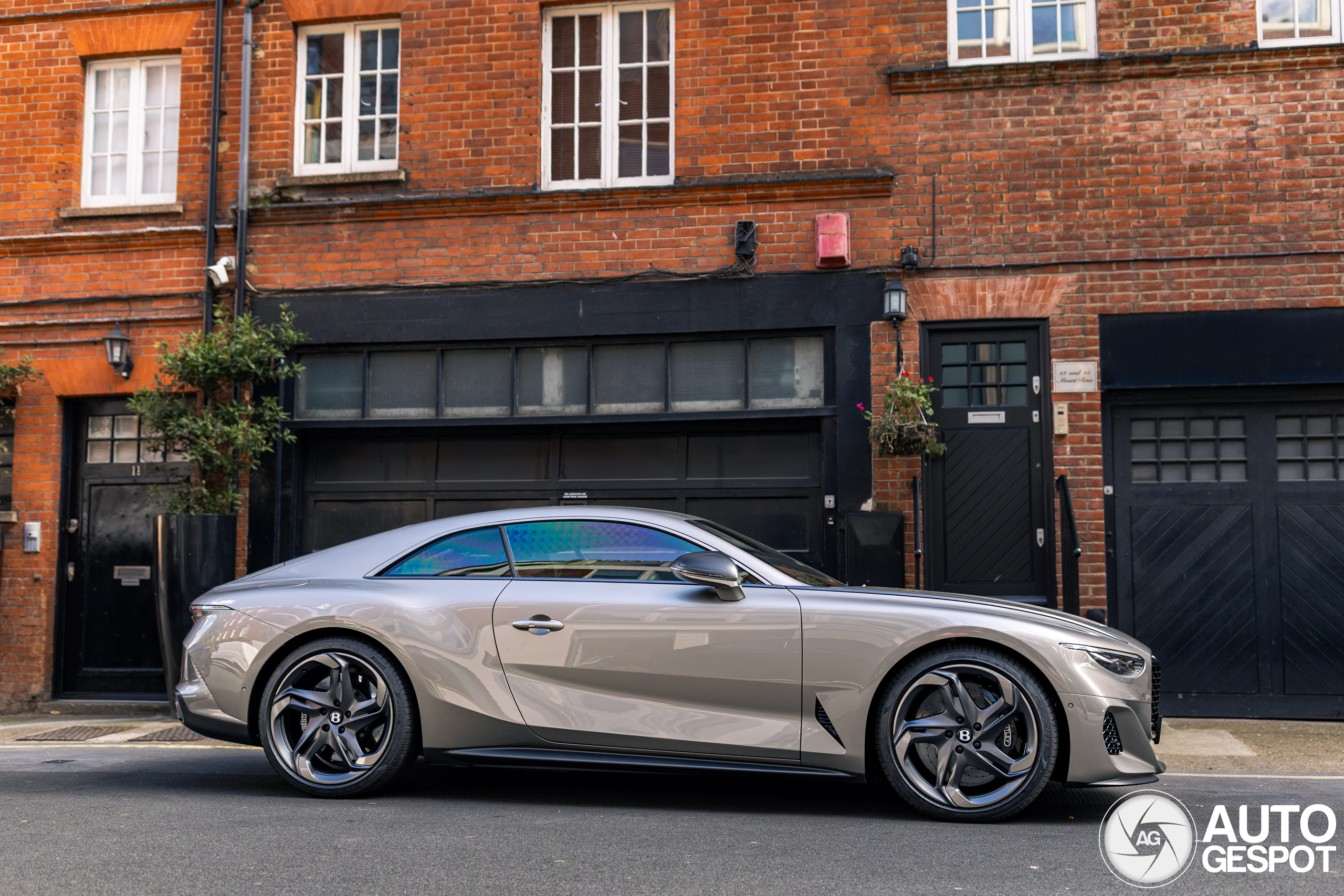 Bentley Batur: Ultra-rare coachbuilt masterpiece on the move