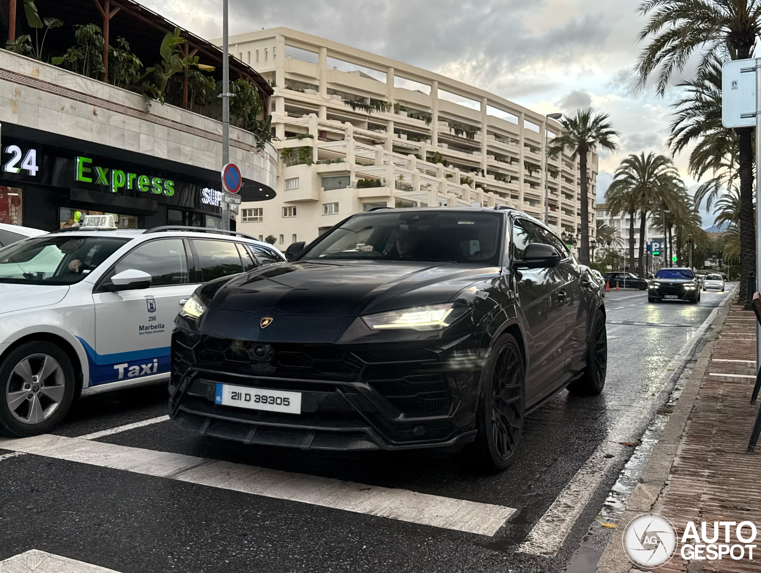 Lamborghini Urus Nero Design