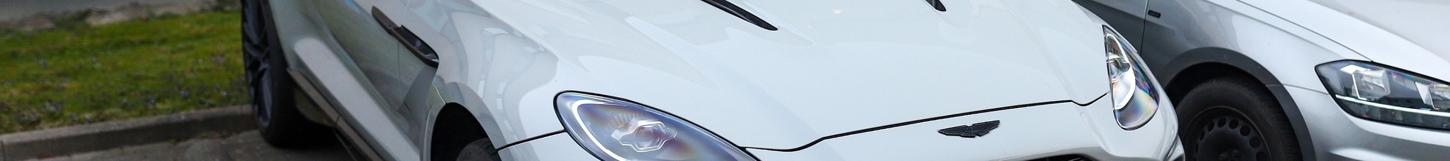 Aston Martin DBX707
