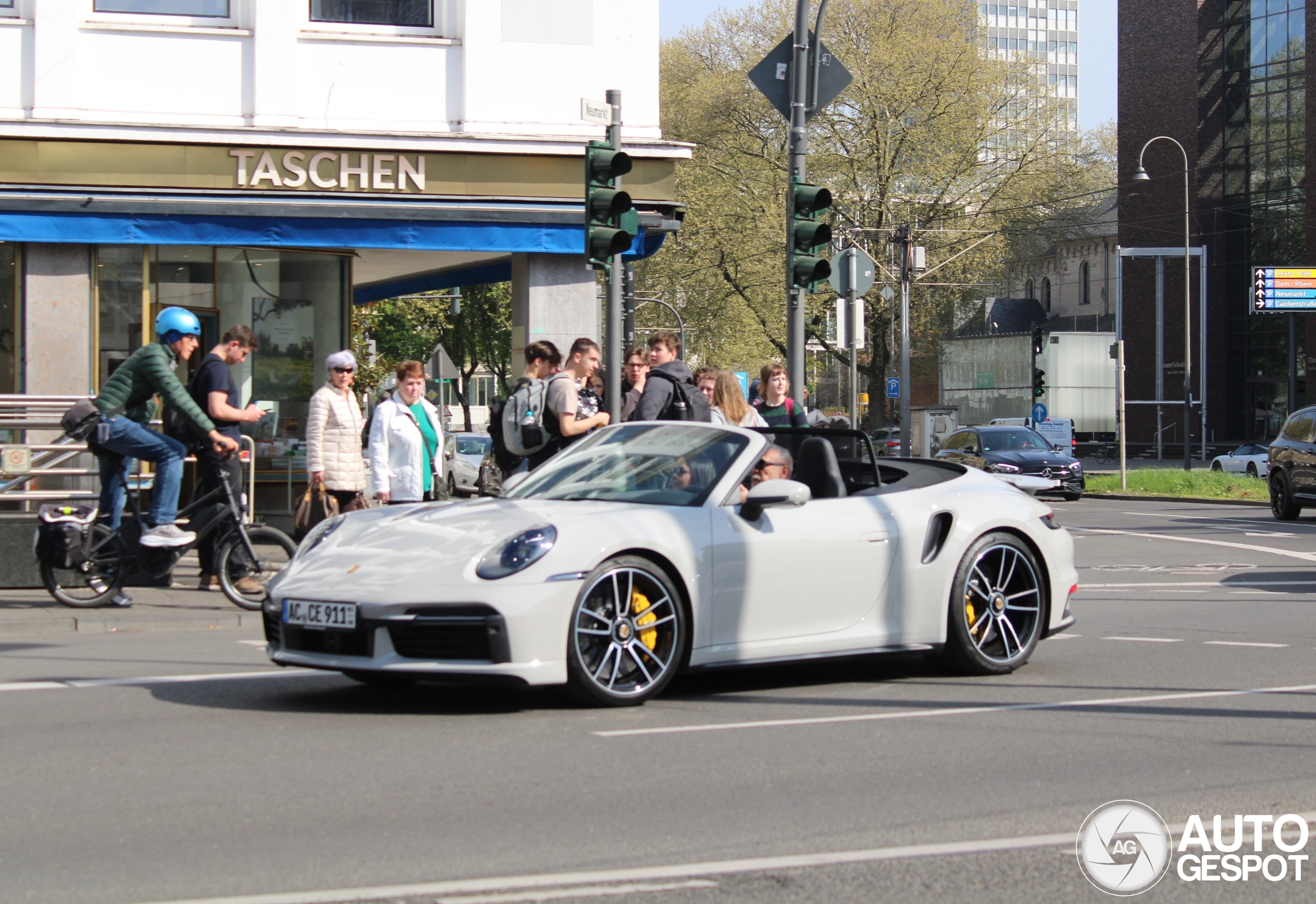 Porsche 992 Turbo Cabriolet
