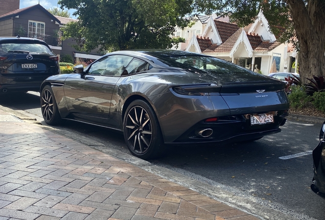 Aston Martin DB11 V8
