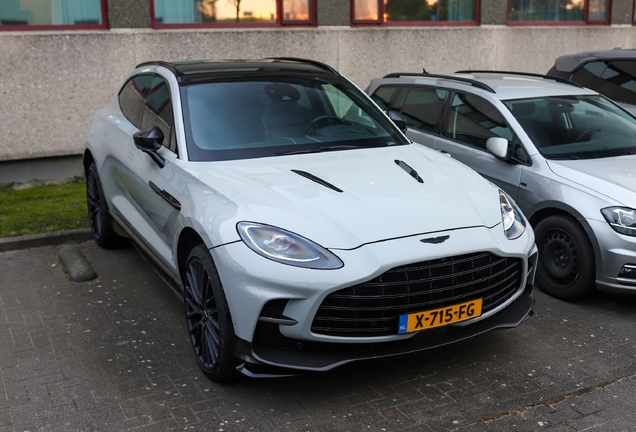 Aston Martin DBX707