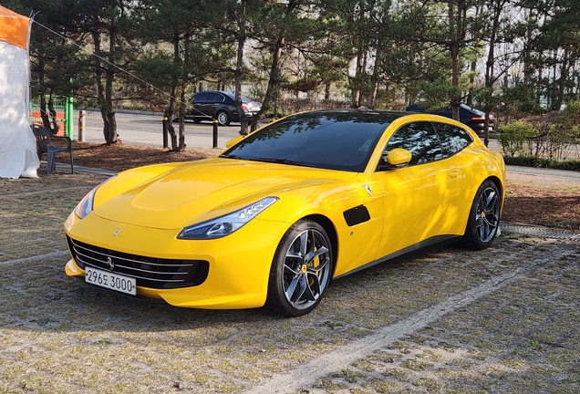 Ferrari GTC4Lusso T