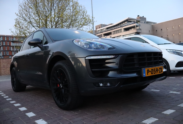Porsche 95B Macan GTS