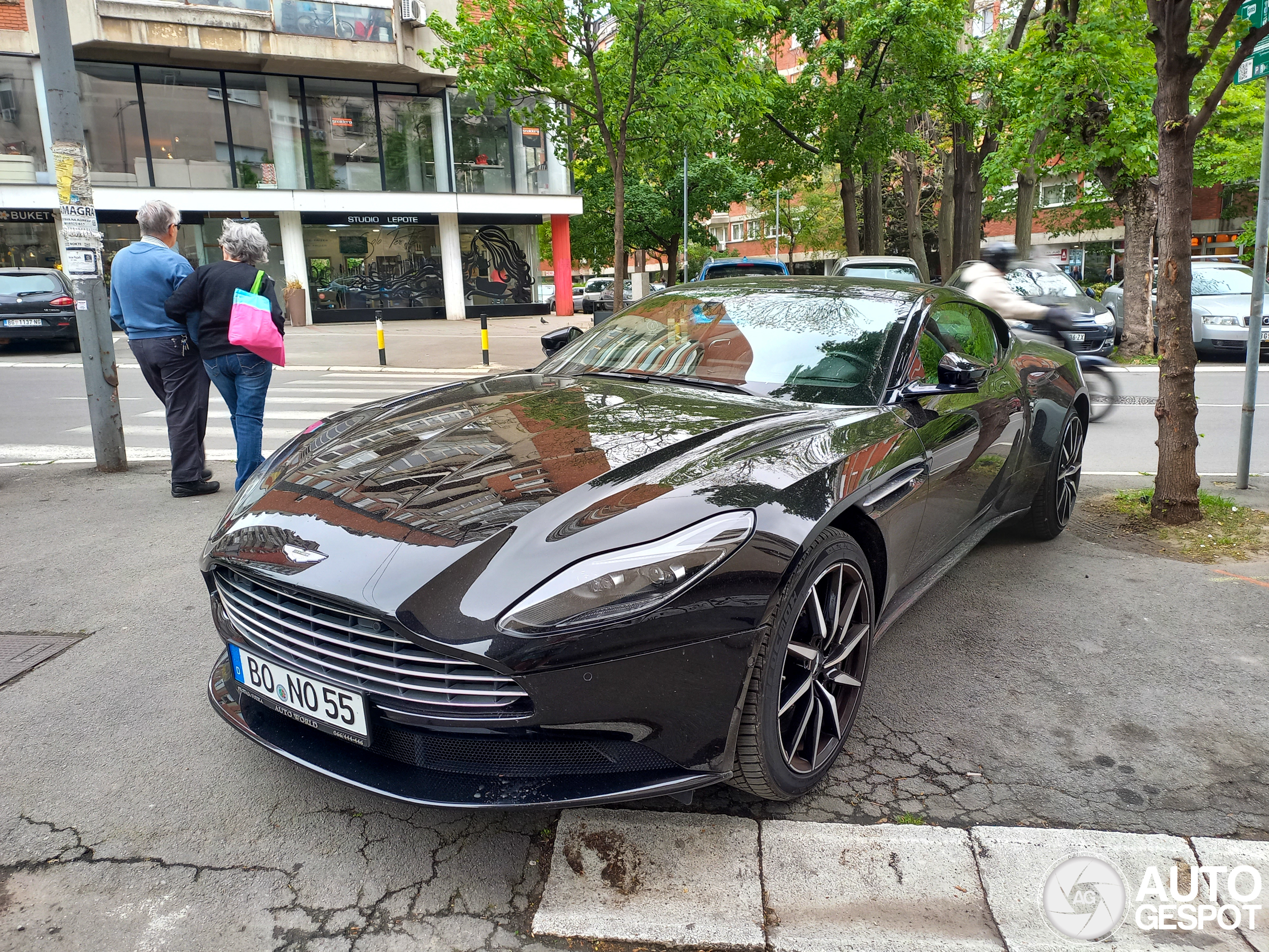 Aston Martin DB11 V8