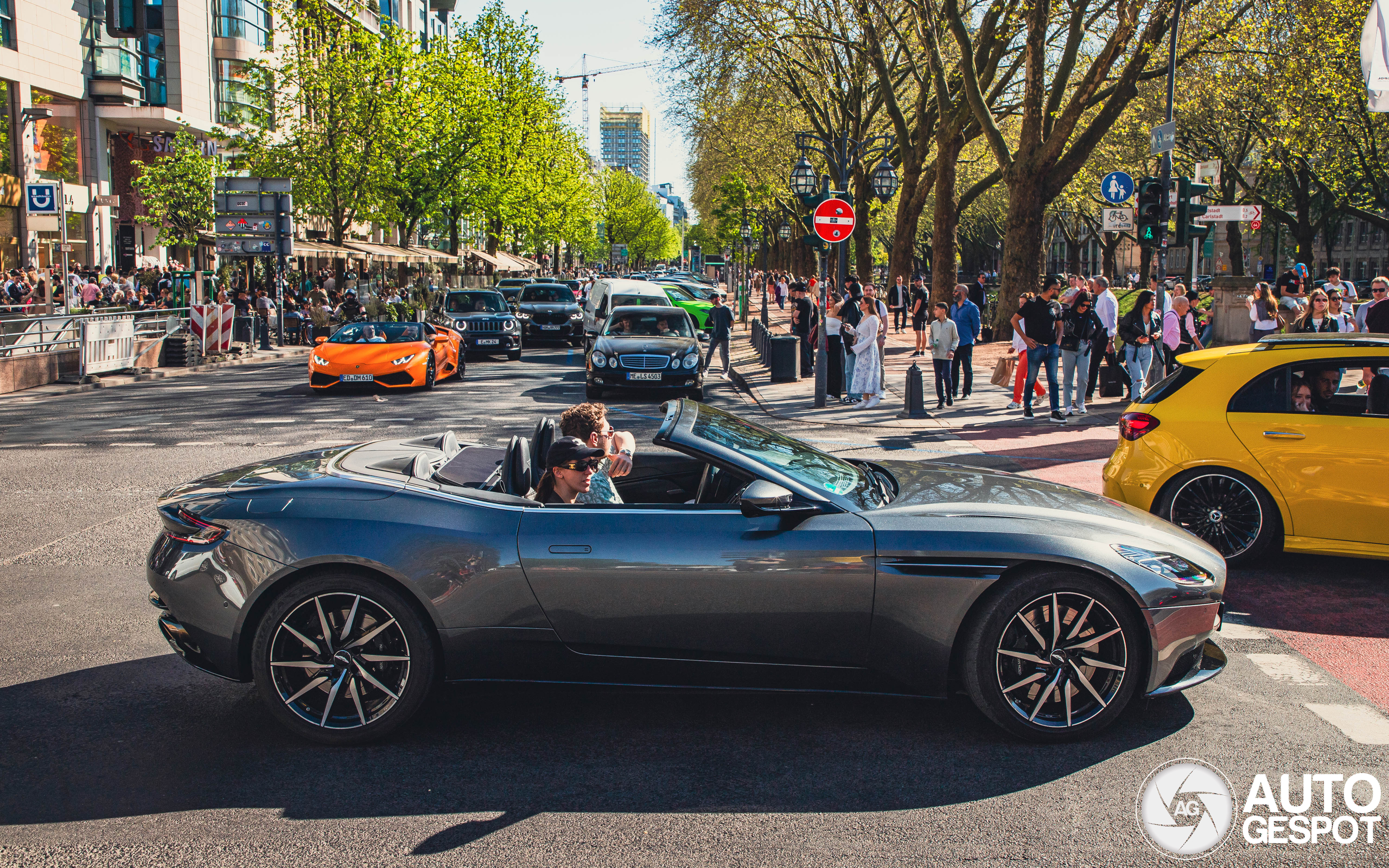 Aston Martin DB11 V8 Volante