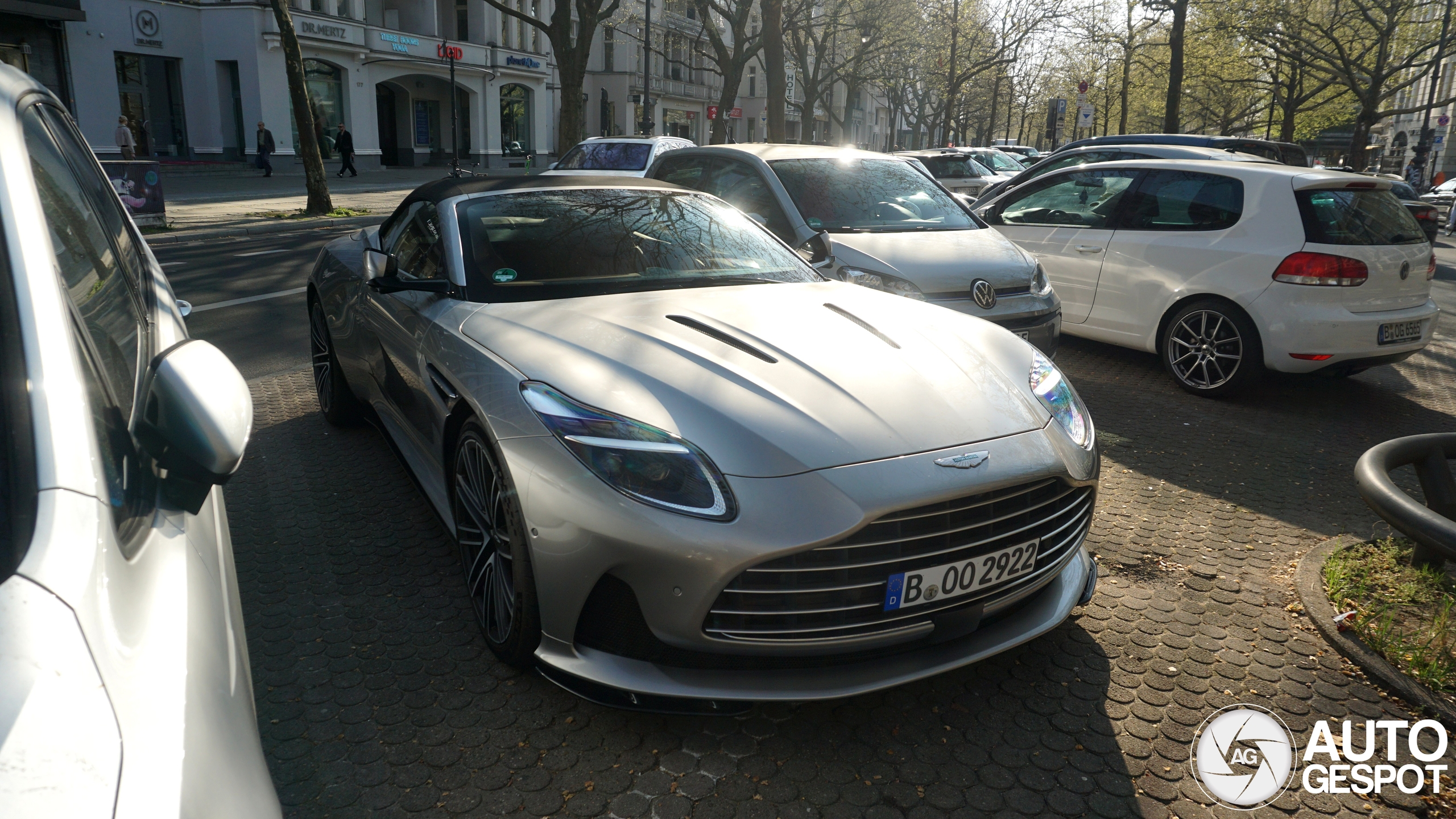 Aston Martin DB12 Volante
