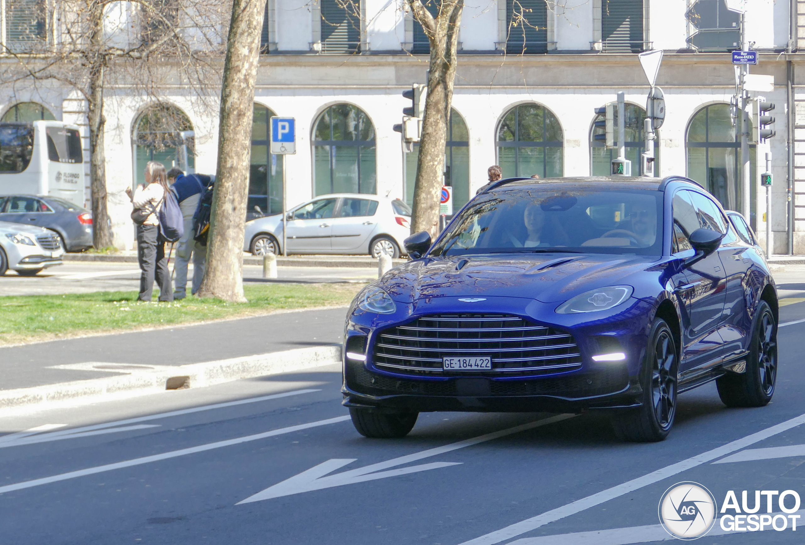 Aston Martin DBX707