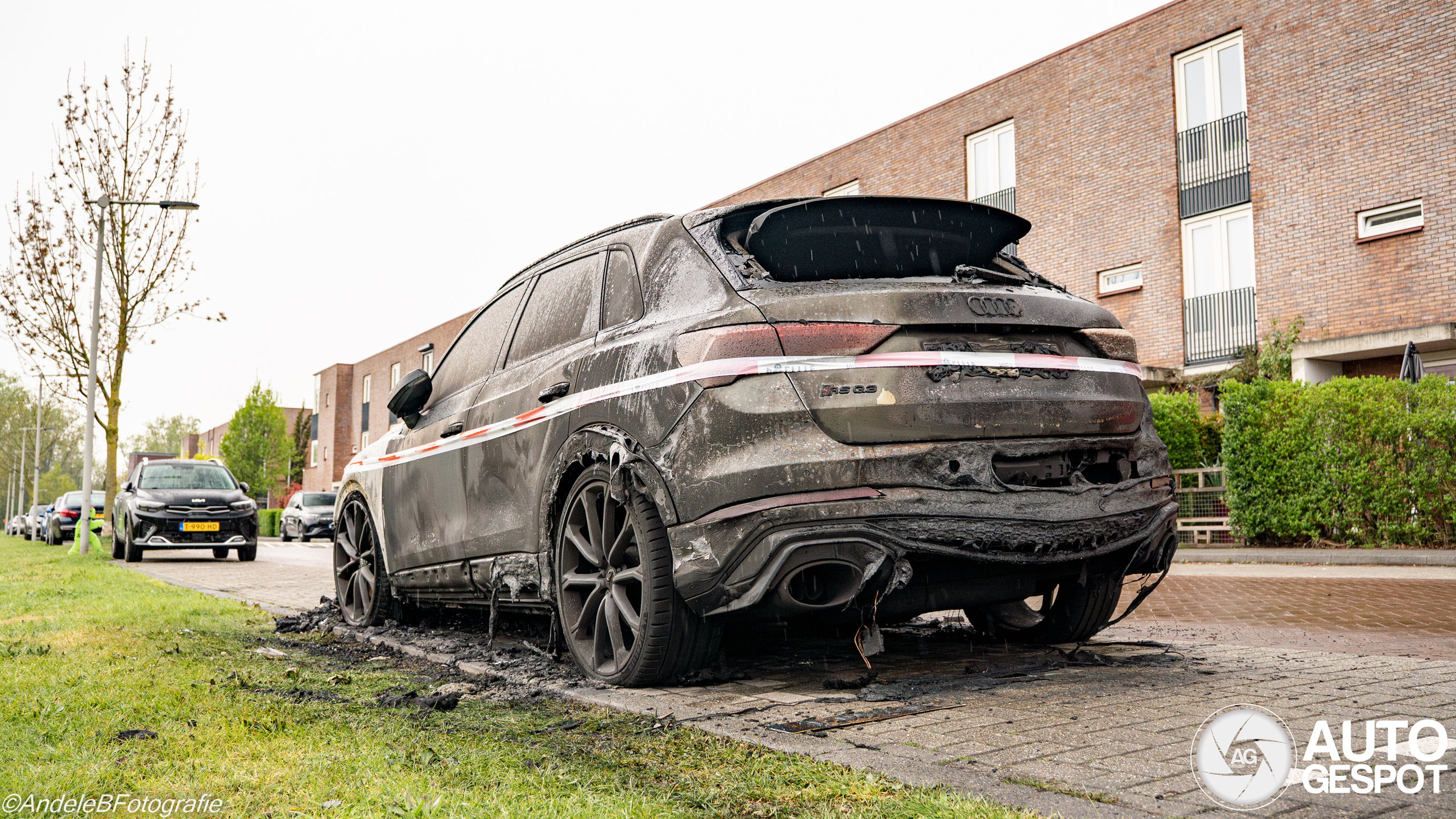 Audi RS Q3 brandt volledig uit in Arnhem