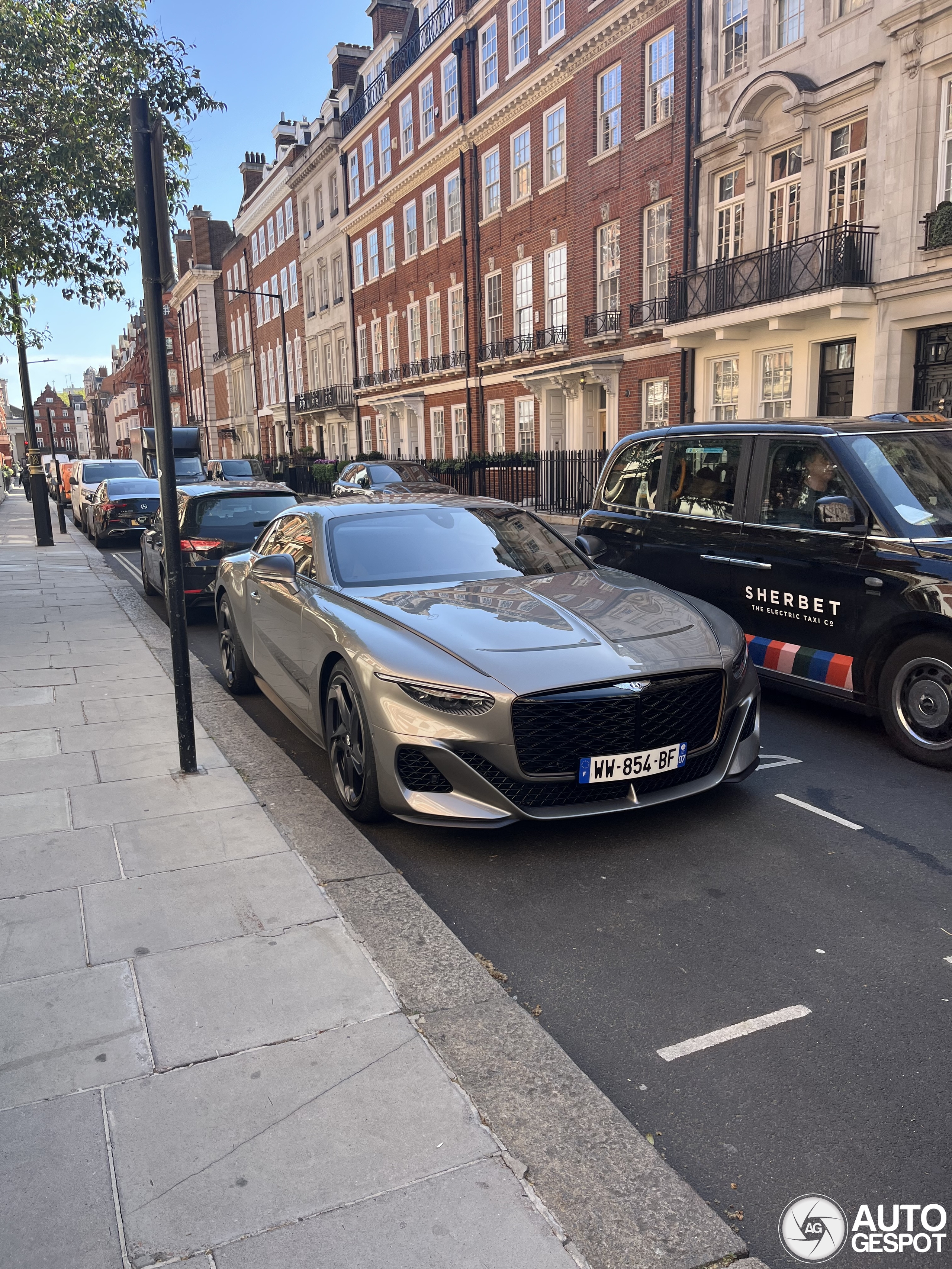 Bentley Batur: Ultra-rare coachbuilt masterpiece on the move