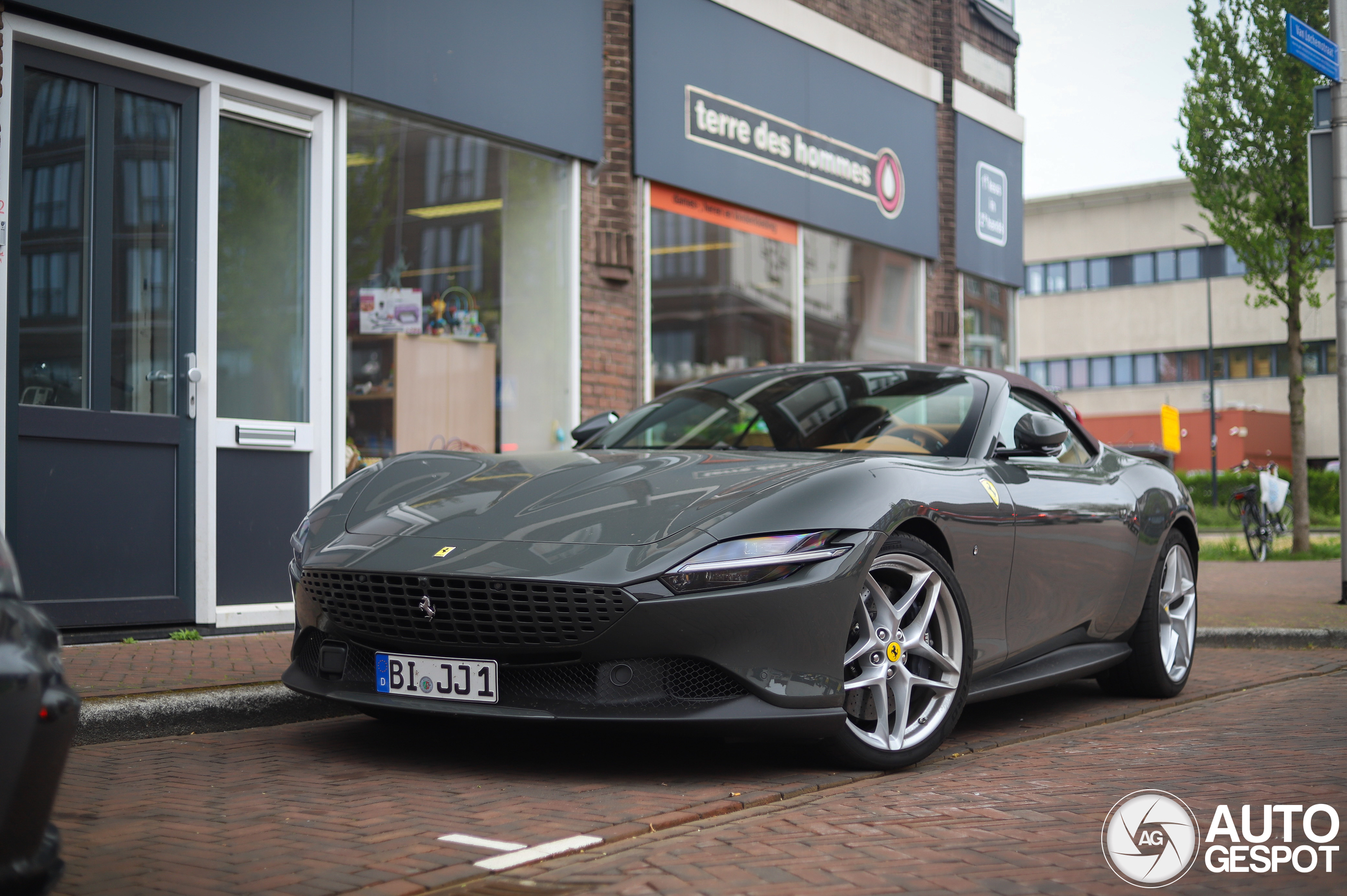 Ferrari Roma Spider
