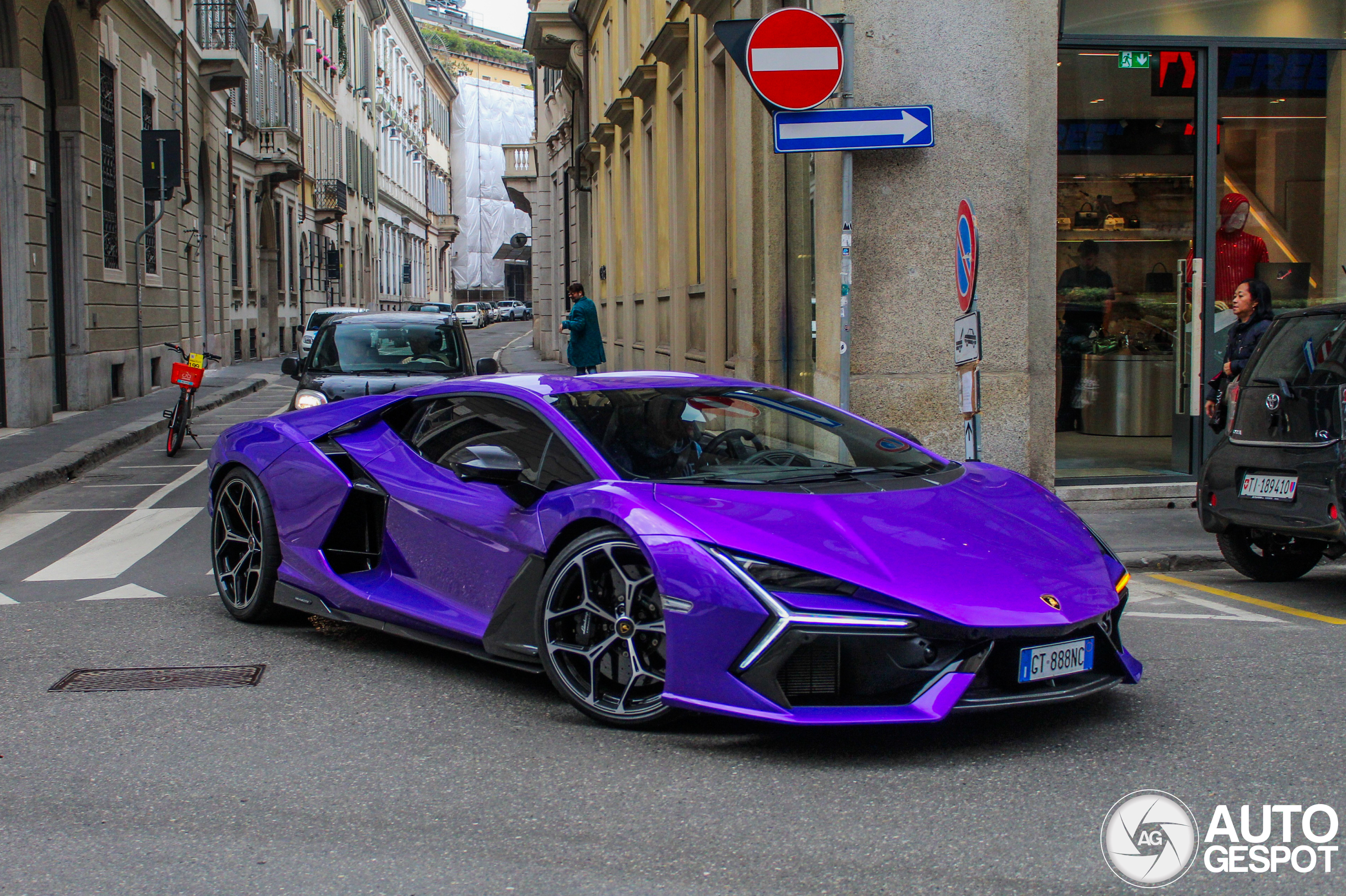 Lamborghini Revuelto