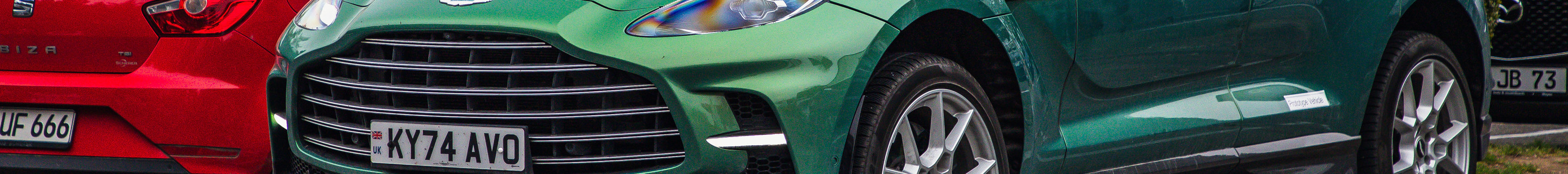 Aston Martin DBX707