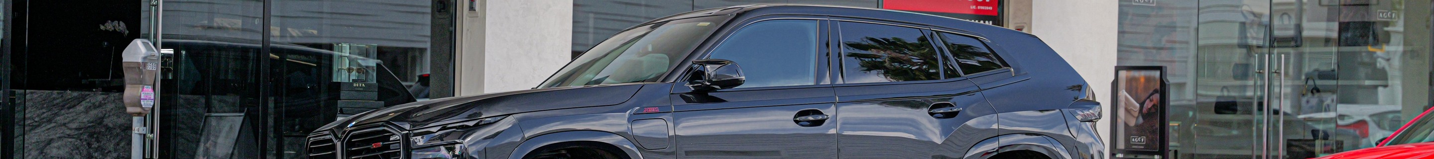 BMW XM G09 Label Red