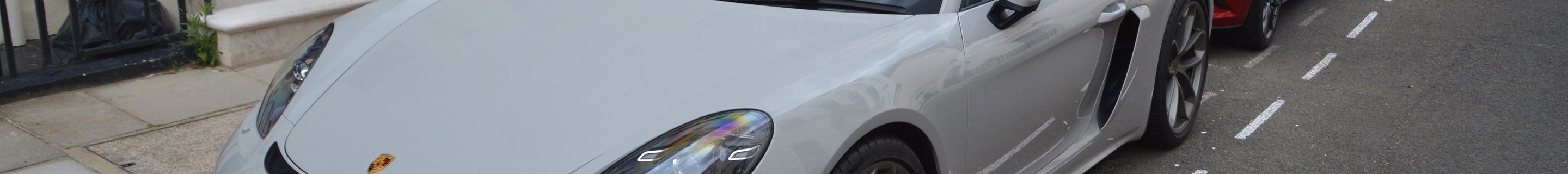 Porsche 718 Cayman GT4