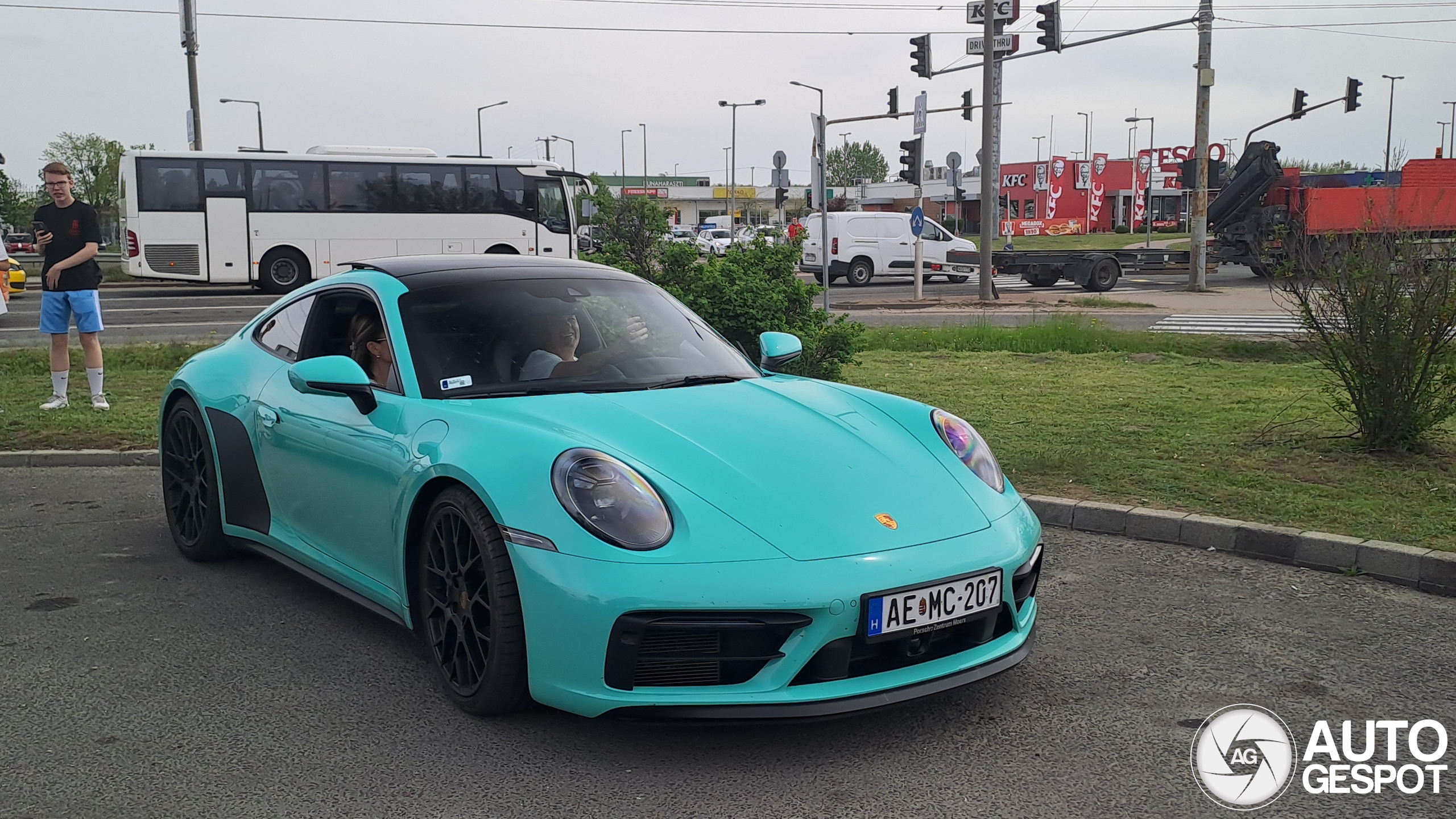 Porsche 992 Carrera 4 GTS