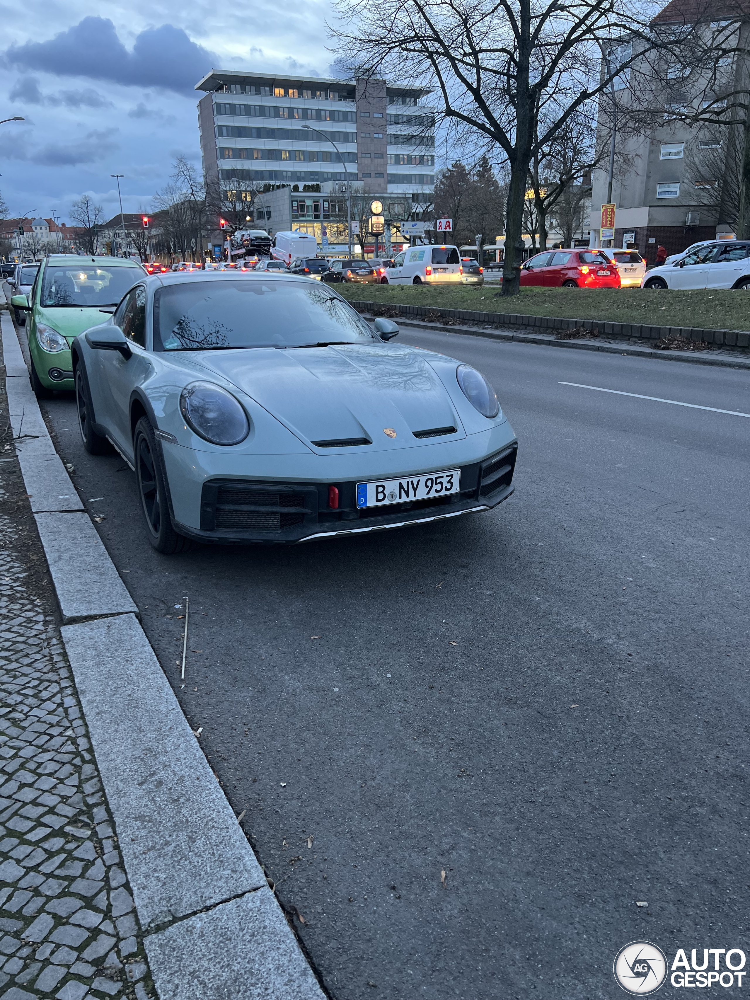 Porsche 992 Dakar